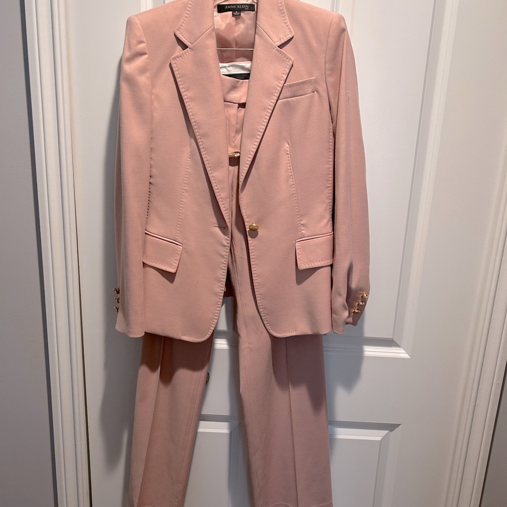 Anne Klein 2-piece women’s suit size 4